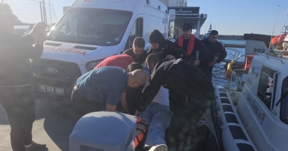 SAHİL GÜVENLİK EKİPLERİ YARALANAN ŞAHSI KURTARDI
