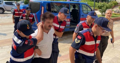 EŞİNİN BOĞAZINI KESEREK ÖLDÜREN CANİ KOCA YENİDEN YAKALANDI
