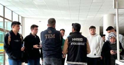 POLİSTEN 17 BİN ÜNİVERSİTE ÖĞRENCİSİNE TERÖRLE VE UYUŞTURUCUYLA MÜCADELE EĞİTİMİ
