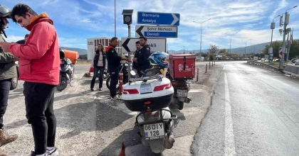MENTEŞE’DE MOTOSİKLETLİLER ÇARPIŞTI
