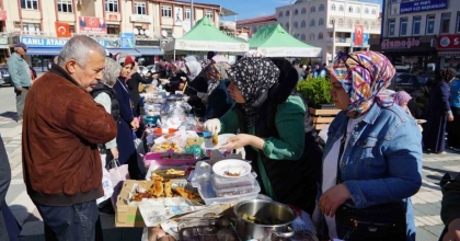 ŞUHUT’TA GAZZE İÇİN HAYIR ÇARŞISI
