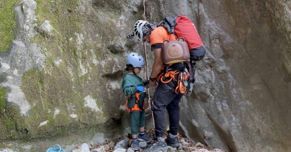 4 YAŞINDAKİ YUSUF 350 METRELİK DARKALE KANYONU'NU GEÇTİ