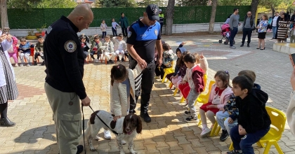 ACIPAYAM’DA MİNİKLERİN POLİS SEVGİSİ