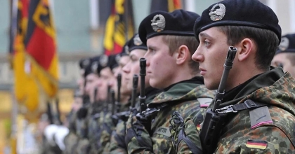 ALMANYA'DA ZORUNLU ASKERLİK GERİ DÖNÜYOR