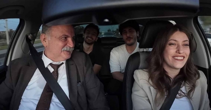 OTOSTOP ÇEKEN ÖĞRENCİLERE BAŞKANDAN SÜRPRİZ