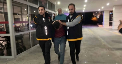 ESKİ EŞİNİ KUCAĞINDAKİ BEBEĞE ALDIRMADAN BIÇAKLAMIŞTI, TUTUKLANDI