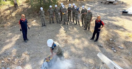 KOMANDOLARA ENKAZDA ARAMA KURTARMA EĞİTİMİ VERİLDİ