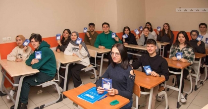 MENEMEN’DE 10 BİN ÖĞRENCİYE DİJİTAL EĞİTİM PAKETİ DESTEĞİ