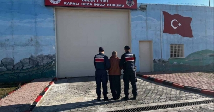 JANDARMA ÇEŞİTLİ SUÇLARDAN ARANAN 37 KİŞİYİ YAKALADI