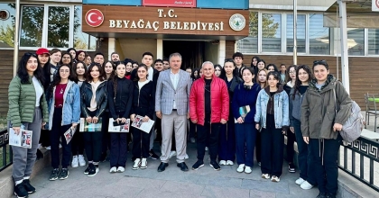 BAŞKAN PÜTÜN ÜNİVERSİTE ÖĞRENCİLERİNİ AĞIRLADI