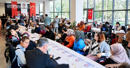 ÇAVUŞOĞLU ÖZEL BİREYLERLE “SONBAHARA MERHABA” DEDİ