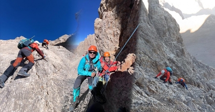 DENİZLİLİ DAĞCILARDAN ALADAĞLAR’DA BÜYÜK BAŞARI