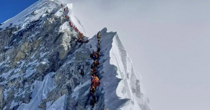 EVEREST'TE KAR FIRTINASI FELAKETİ: EN AZ BİN KİŞİ MAHSUR KALDI