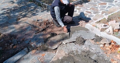 GEDİZ'İN PARKLARI YENİLENİYOR