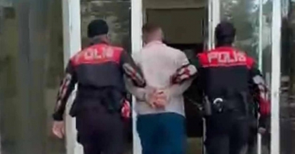 İZMİR'DE 21 YILLA ARANAN HIRSIZ YAKALANDI