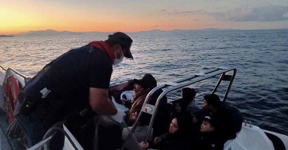 İZMİR'DE 72 DÜZENSİZ GÖÇMEN YAKALANDI, 31 GÖÇMEN KURTARILDI