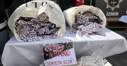 İZMİR'DE REKOR MİKTARDA SENTETİK UYUŞTURUCU YAKALANDI