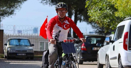 İZMİRLİ GEZGİN ‘ASRIN FELAKETİ’NE FARKINDALIK İÇİN PEDAL ÇEVİRİYOR