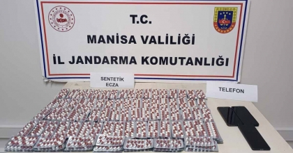 JANDARMA DURDURDU, BİNLERCE SENTETİK HAP ELE GEÇİRDİ