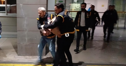  KIZ KARDEŞİNİN ÜZERİNE KAYNAR SU DÖKMÜŞTÜ, ANNE ŞİKAYETİNİ GERİ ÇEKTİ