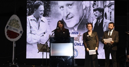 KUŞADASI'NDA NAZIM'IN DİZELERİ 9 FARKLI DİLDE YANKILANDI