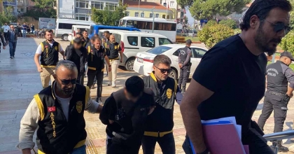 KIZ ARKADAŞININ ABİSİ VE KUZENLERİ TARAFINDAN BIÇAKLANDI