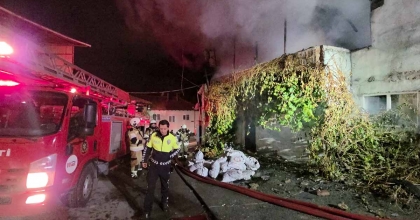 KÜTAHYA'DA 2 KATLI BİNADA ÇIKAN YANGIN KORKUTTU