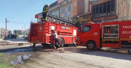 KÜTAHYA'DA İŞ YERİNDEKİ YANGINDA 1 İTFAİYE ERİ YARALANDI