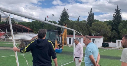 KUYUCAK İLÇE STADYUMU YENİLEME ÇALIŞMALARI SÜRÜYOR