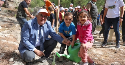 MİNİK ELLER DOĞAYA NEFES VERDİ