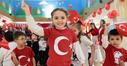 MİNİKLERİN BAYRAM SEVİNCİ