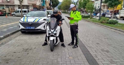 MANİSA'DA MOTOSİKLET SÜRÜCÜLERİNE DENETİM