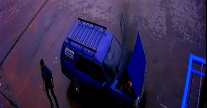 MANİSALI AİLE ALEV ALAN OTOMOBİLDEN SON ANDA KURTULDU