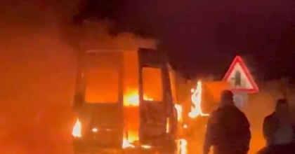 MİLAS’TA MİNİBÜS KÜLE DÖNDÜ