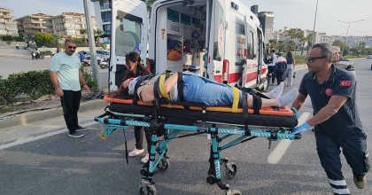 MOTOSİKLETİN ÇARPTIĞI KADIN AĞIR YARALANDI
