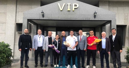 MUĞLALI DÜNYA ŞAMPİYONU HANEY HAVALİMANINDA ÇİÇEKLERLE KARŞILANDI