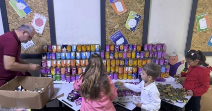 ÖĞRENCİLER, TEDAVİ GÖREN KEDİLER İÇİN 2 BİN KUTU MAMA TOPLADI