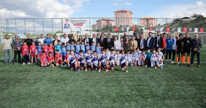 PAMUKKALE’DE CUMHURİYET COŞKUSU FUTBOL SAHASINA TAŞINDI