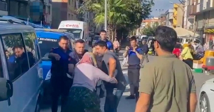 PAZAR YERİNDE SEYYAR SATICI KADINA ZABITADAN ORANTISIZ MÜDAHALE