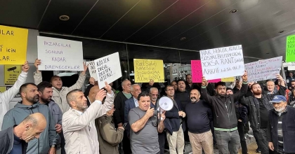 PAZARCI ESNAFINDAN KARŞIYAKA BELEDİYESİ ÖNÜNDE EYLEM