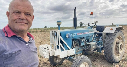 SÖKE OVASI'NDA 52 YILLIK TRAKTÖR ZAMANA MEYDAN OKUYOR