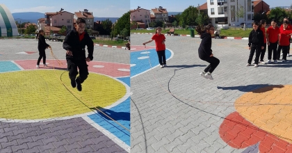 TAVŞANLI'DA 5'İNCİ SINIF ÖĞRENCİLERİ HEM OYUNLARLA ÖĞRENİYOR HEM DE EĞLENİYOR