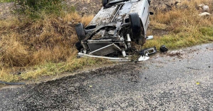 TAKLA ATAN OTOMOBİLDE 3 KİŞİ YARALANDI