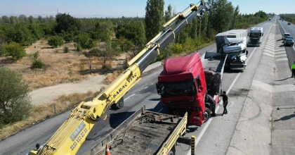 TIRLARIN ÇARPIŞTIĞI KAZADA 2 KİŞİ YARALANDI