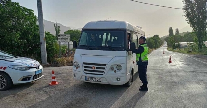 UŞAK’TA OKUL SERVİSLERİ VE ÇEVRELERİNDE SIKI KONTROL