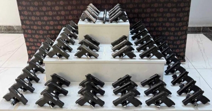 UŞAK’TA OTOBÜSTE 55 RUHSATSIZ TABANCA BULUNDU