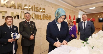 VALİ POLİS MEMURU İLE SUBAY ÇİFTİN NİKAHLARINA ŞAHİTLİK YAPTI