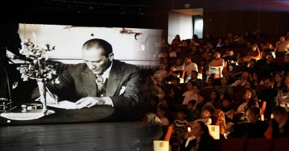 “DERSİMİZ ATATÜRK” DENİZLİ’DE İZLEYİCİYLE BULUŞTU