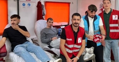 AYDIN’DA GÖNÜLLÜ ÖĞRENCİLERDEN KAN BAĞIŞI
