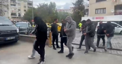 KUŞADASI’NDA EŞ ZAMANLI FUHUŞ OPERASYONU: 5 TUTUKLAMA
